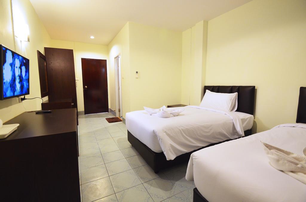 Paripas Express Patong Hotel Værelse billede