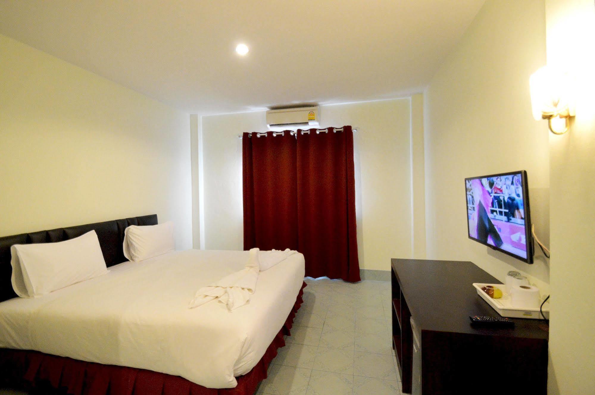 Paripas Express Patong Hotel Eksteriør billede
