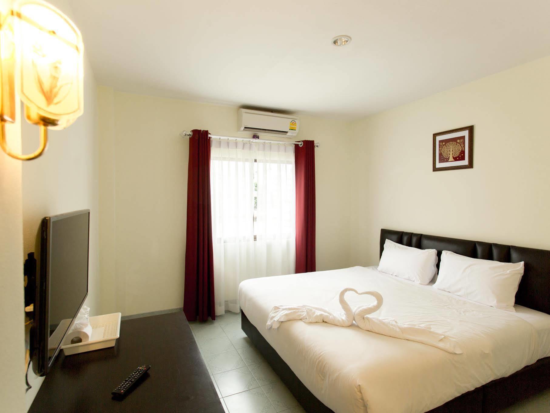 Paripas Express Patong Hotel Eksteriør billede