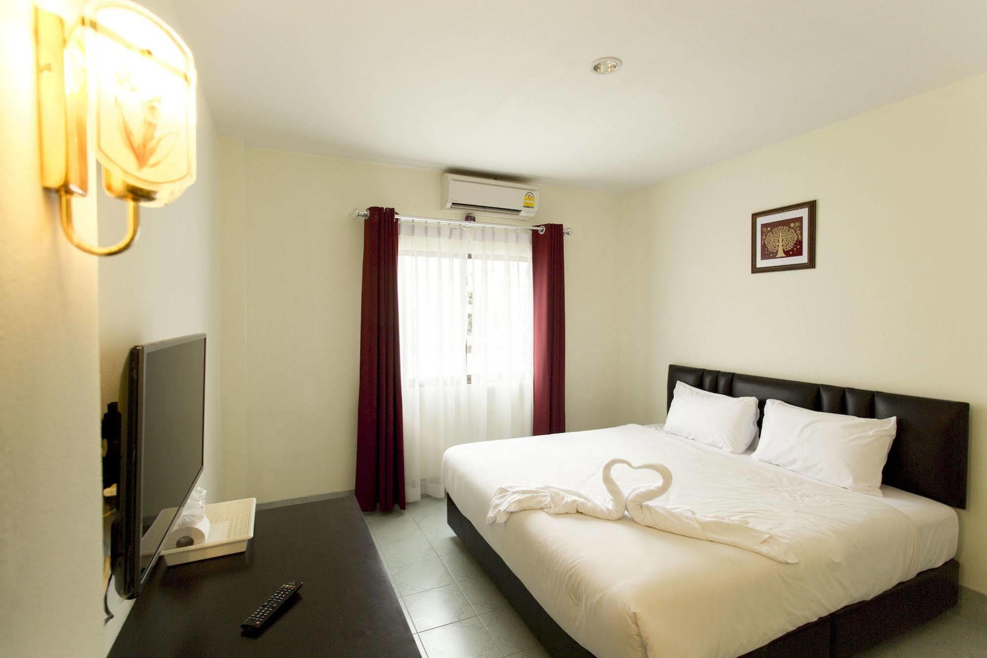 Paripas Express Patong Hotel Eksteriør billede